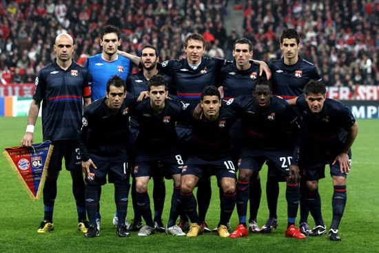 篮球湖人球员场上表现赢得媒体好评（湖人球员赛场发挥获媒体赞誉）