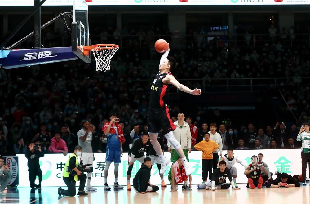 赛义德-马拉：表现不错的年轻球员被多家俱乐部关注是正常的（赛义德-马拉：年轻球员踢得出色，被多家俱乐部青睐很正常）