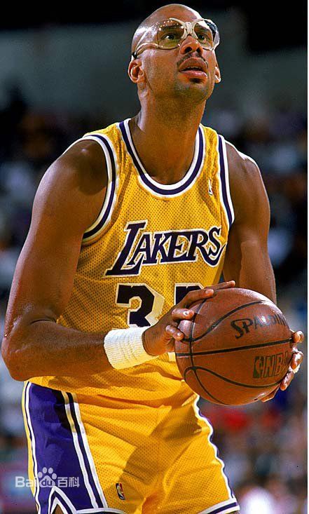 世体：巴萨希望今天收到市政府消息，在对毕包时回归诺坎普（世体：巴萨盼今日获市府回复，力争对阵毕包时重返诺坎普）