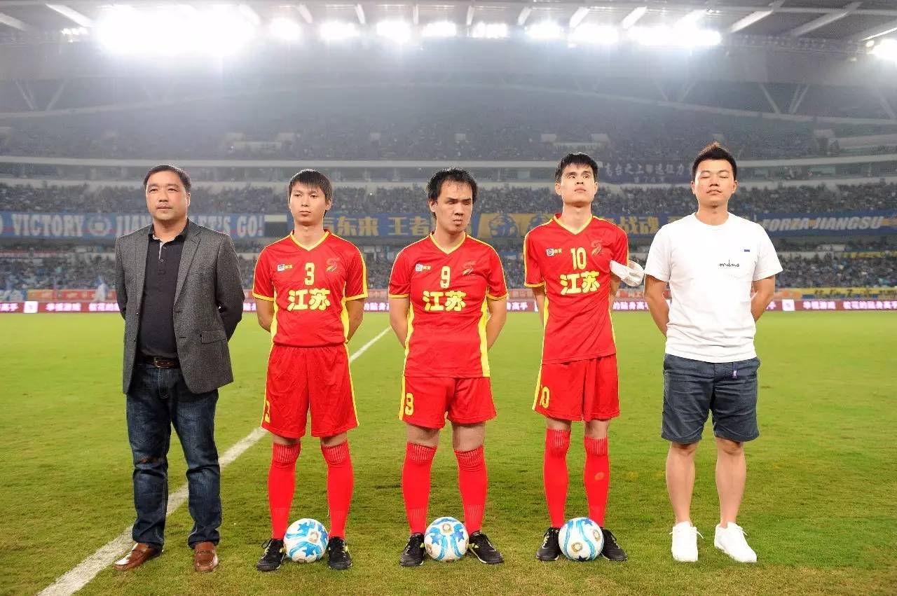 罗体：齐尔克泽想在加斯佩里尼手下踢球，曼联希望纯租借（罗体：齐尔克泽倾向在加斯佩里尼麾下效力，曼联主张纯租借）