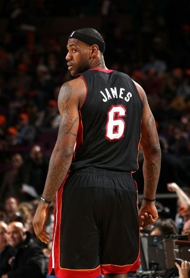 欧冠赛场精彩瞬间：巴萨2-1战胜尤文图斯,（欧冠高光时刻：巴萨2-1力克尤文图斯）