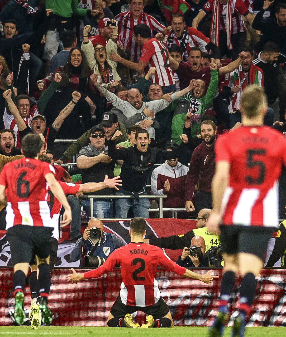 赖因德斯：为曼城这样的俱乐部效力时，偶尔替补是正常情况（赖因德斯：在曼城这种豪门，偶尔坐替补很正常）