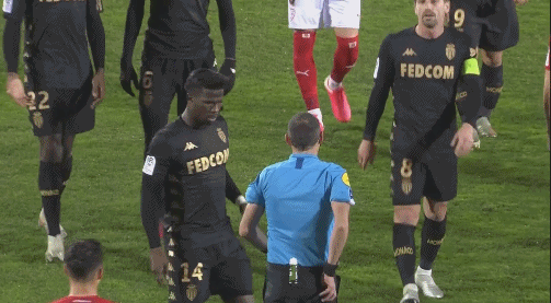 英超受大雪影响多场比赛延期（暴雪致英超多场比赛推迟）