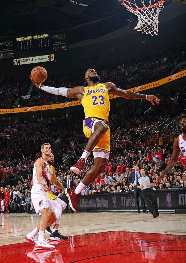 凯恩切换到“全能战士”模式，拜仁可以专心打欧冠了！（凯恩开启全能战士模式，拜仁可专注欧冠征程！）