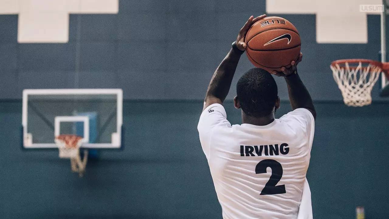 中超转会市场：广州队签下新前锋,（广州队引进新前锋，中超转会市场再起波澜）