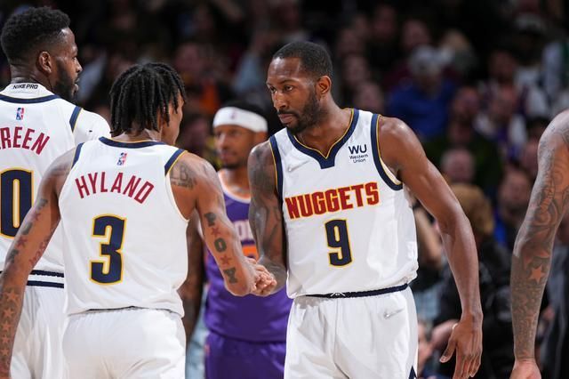 预热！阿森纳官方晒球员用单词形容北伦敦德比：饥渴、刺激……（赛前升温！阿森纳官方发布队员用一个词概括北伦敦德比：渴望、热血……）