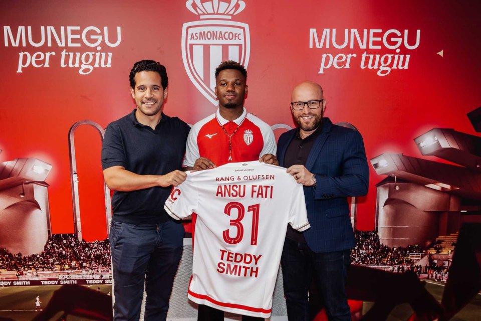 记者：穆斯卡特并不是被“气”走了，他是抽空去上了个厕所（记者澄清：穆斯卡特并非被气走，只是中途去上厕所）